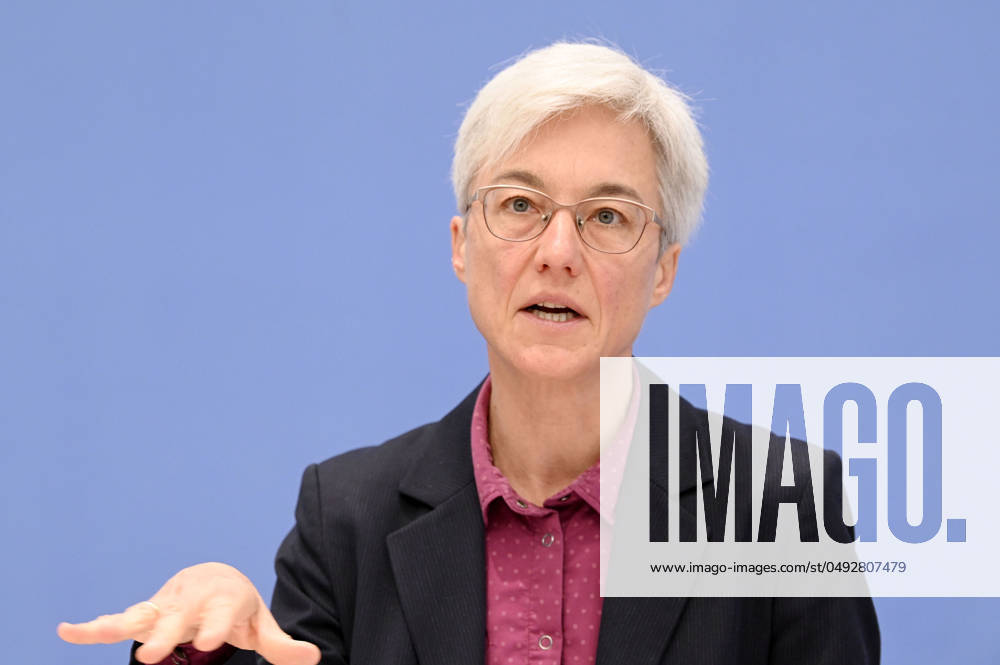Brigitte Knopf bei der Bundespressekonferenz Sondergutachten zur Prüfung der Treibhausgas-Projektionsdaten 2024 im Haus der Bundespressekonferenz. Berlin