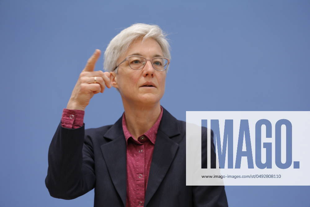 Dr. Brigitte Knopf, Stellv. Vorsitzende vom Expertenrat für Klimafragen (ERK), Direktorin von Zukunft KlimaSozial , Deutschland, Berlin, Bundespressekonferenz, Thema: Sondergutachten zur Prüfung der Treibhausgas-Projektionsdaten 2024