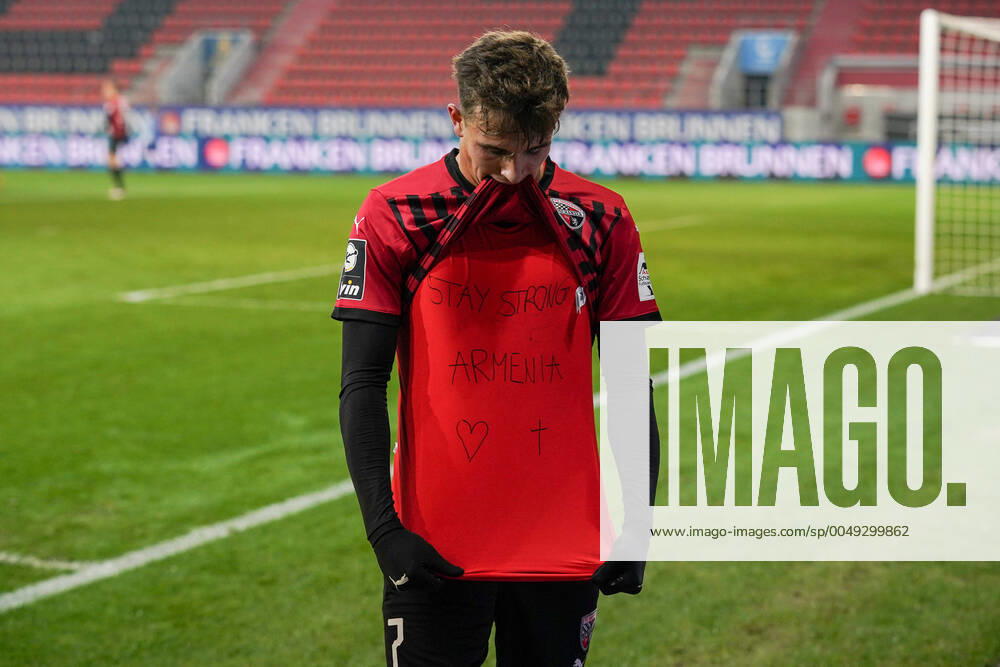 KW47 3. Liga - FC Ingolstadt 04 - 1. FC Magdeburg - Dennis Eckert Ayensa (7, FCI) Tor Jubel Siegtreffer zeigt T-Shirt 3. Liga - FC Ingolstadt 04 Saison 2020 2021 1. FC Magdeburg