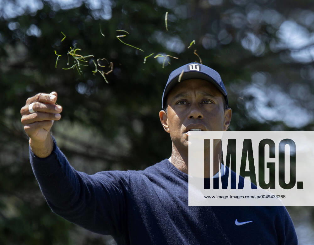 Tiger Woods checks the wind on the 3rd tee in the second round of the 102nd PGA, Golf Herren Championship at TPC Harding Park in San Francisco on Friday, August 7, 2020. After two rounds, Woods is at even par, eight shots off the pace by Li Haotong. POY2020S072 PETERxDASILVA