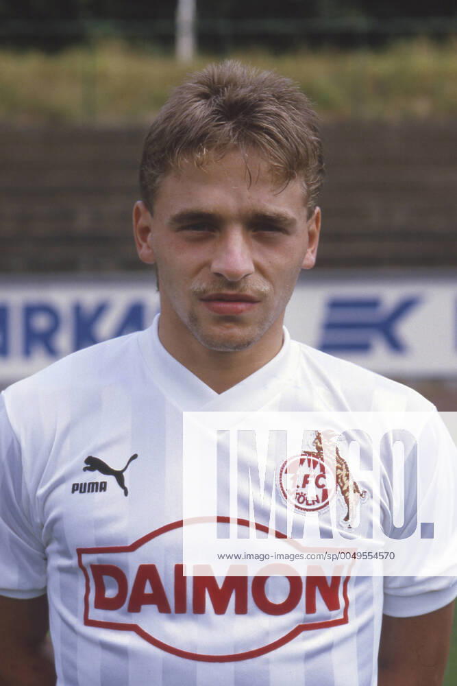 Thomas HAESSLER, Häßler, Fussballspieler, 1. FC Koeln, Saison 1986 1987, Portraet, Porträt, Portrait, Angeschnittenes Einzelbild, Einzelmotiv, Mannschaftsvorstellung 1. FC Koeln, Team Praesentation, 15.08.1986, Â