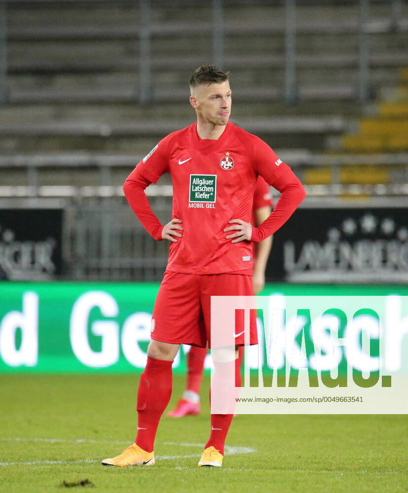 Fussball 3.Liga, 1.FC Kaiserslautern - TSV 1860 Muenchen, v.l. Marvin Pourie (1.FC Kaiserslautern) ist enttaeuscht Kaiserslautern