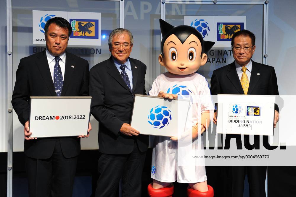 (iL to R) JFA secretary general Kozo Tajima, Junji Ogura (president of East Asian Football Federation), JFA president Motoaki Inukai, Press conference of 2018 2022 FIFA World cup Japan bid committee at JFA House, Tokyo, (2009100815124089) o0 Funktionär Generalsekretär Präsident Maskottchen Objekte