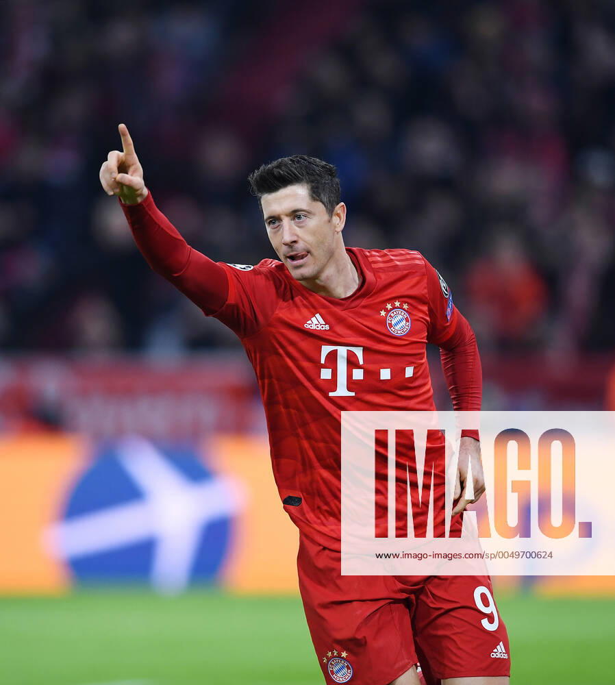Archivbild: Fussball International, Weltfussballer 2020: Robert Lewandowski (FC Bayern Muenchen) FUSSBALL CHAMPIONS LEAGUE SAISON 2019 2020 Vorrunde Gruppe B FC Bayern Muenchen - Olympiakos Piraeus 06.11.2019 JUBEL FC Bayern Muenchen; Torschuetze zum 1-0 Robert Lewandowski