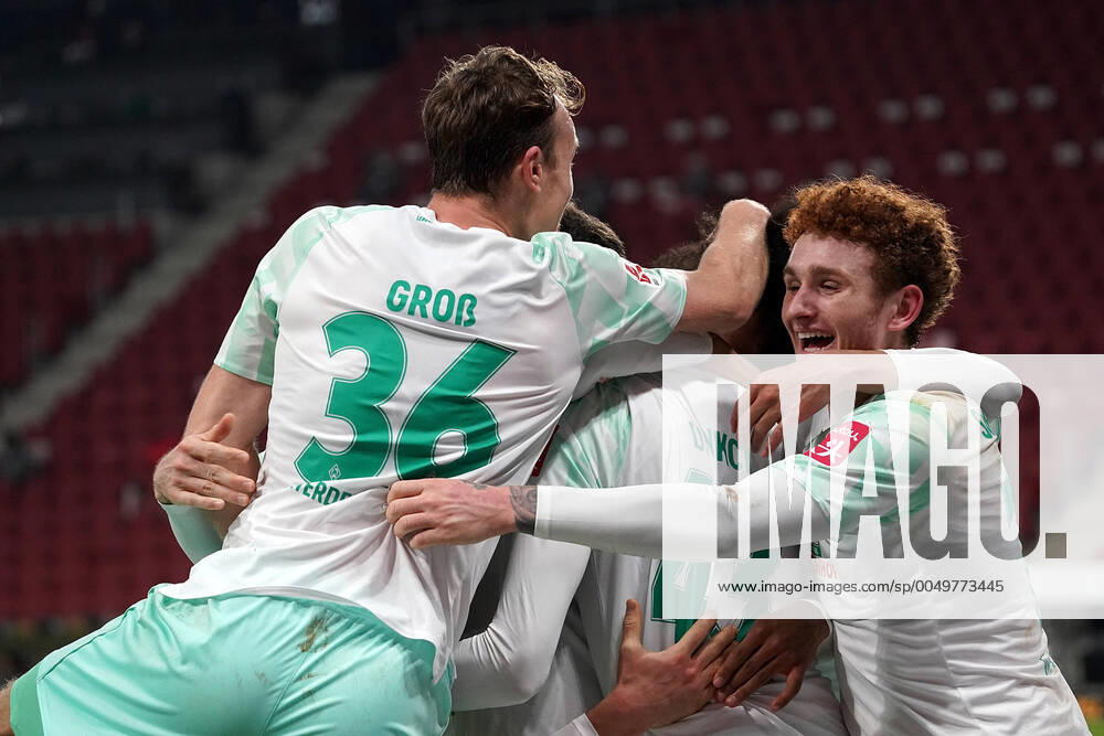 GER, FBL, FSV Mainz vs SV Werder Bremen 19.12.2020, Opel Arena, Mainz, GER, FBL, FSV Mainz vs SV Werder Bremen im Bild picture shows Eren Dinkci (Bremen) freut sich über das Tor zum 0:1.