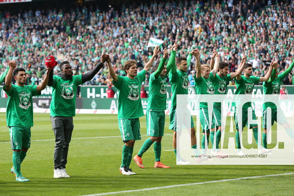 Bremen, Deutschland 14. Mai 2016: 1. BL - 15 16 - SV Werder Bremen vs. Eintracht Frankfurt Bremer Schlussjubel Schlußjubel Emotion Freude Jubel Freude Emotion Torjubel Torschuetze Torschütze . Feature Symbol Symbolfoto charakteristisch Detail quer, querformat 1. BL - 15 16 - SV Werder Bremen vs. Eintracht Frankfurt