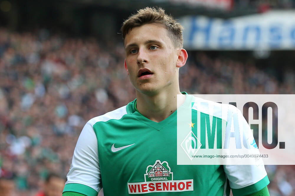 Bremen, Deutschland 14. Mai 2016: 1. BL - 15 16 - SV Werder Bremen vs. Eintracht Frankfurt Maximilian Eggestein (SV Werder Bremen, 35) Aktion . Einzelbild . quer, querformat 1. BL - 15 16 - SV Werder Bremen vs. Eintracht Frankfurt