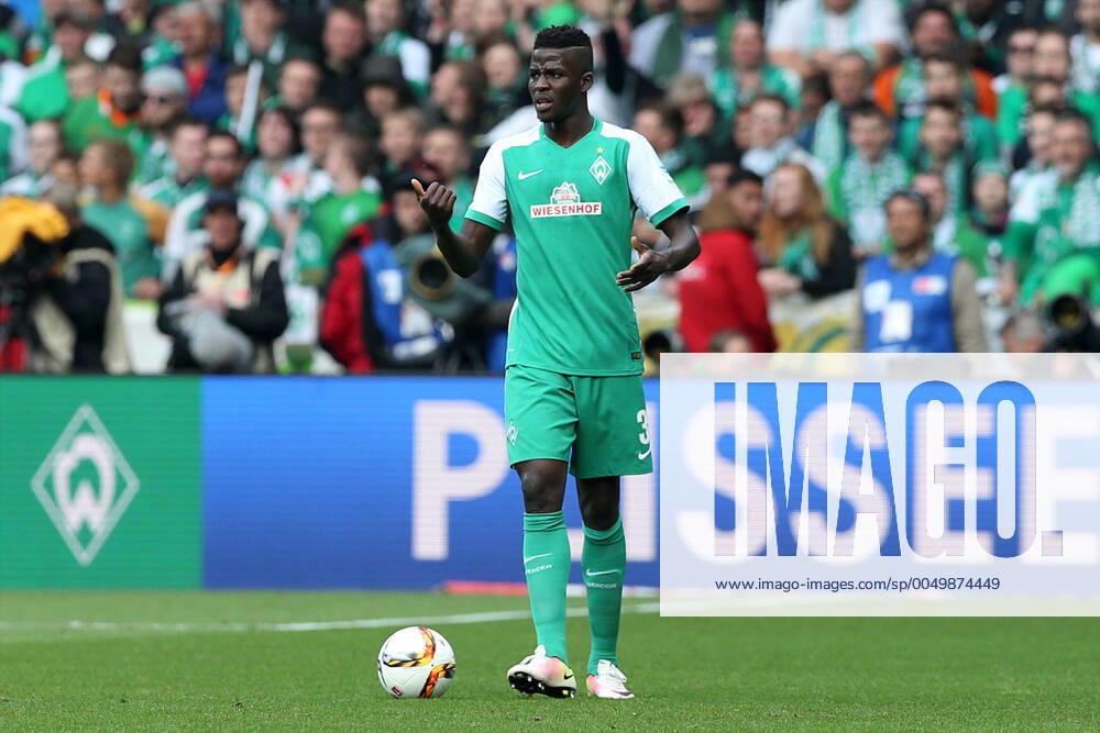 Bremen, Deutschland 14. Mai 2016: 1. BL - 15 16 - SV Werder Bremen vs. Eintracht Frankfurt Papy Djilobodji (SV Werder Bremen, 3) Aktion . Einzelbild . Freisteller . mit Ball. quer, querformat 1. BL - 15 16 - SV Werder Bremen vs. Eintracht Frankfurt