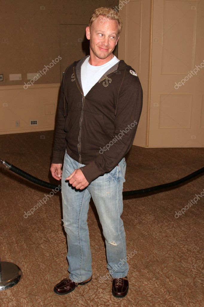 Ian Ziering at the "Beverly Hills 90210" and "Melrose Place" First Season DVD Launch. Beverly Hilton Hotel, Beverly Hills, CA. 11-03-06