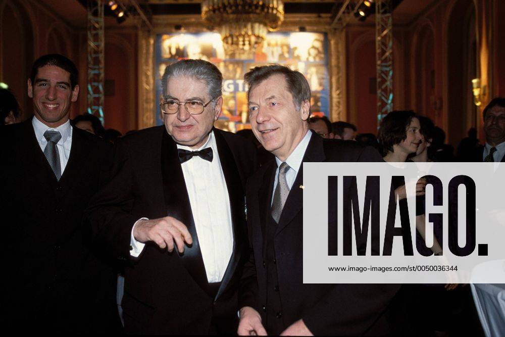 Moritz de Hadeln (Leiter der Berlinale) mit Eberhard Diepgen (re., Bürgermeister von Berlin)