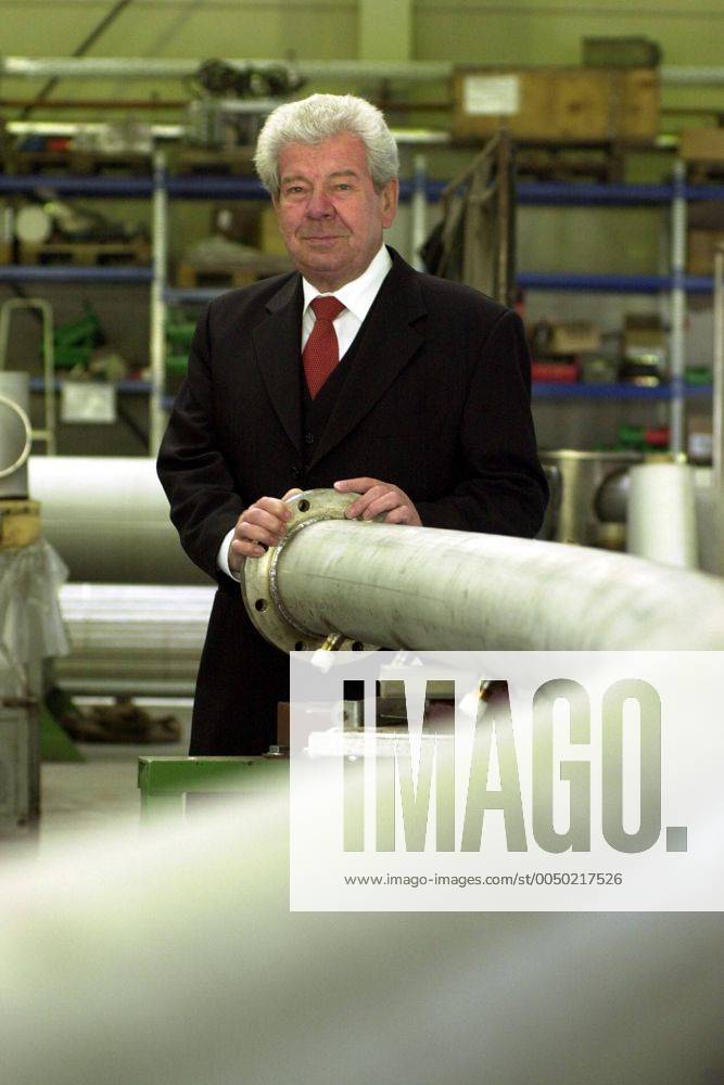 Hugo Rossmann (GER Geschäftsführender Gesellschafter der Hugo Rossmann Apparatebau GmbH) in der Produktionshalle seines Unternehmens