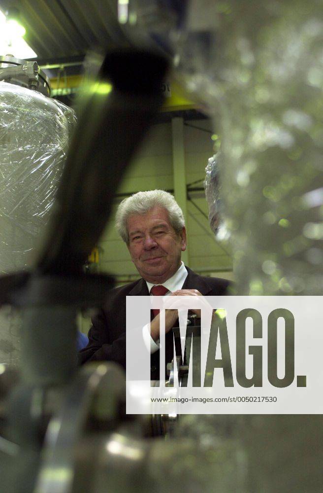 Hugo Rossmann (GER Geschäftsführender Gesellschafter der Hugo Rossmann Apparatebau GmbH) in der Produktionshalle seines Unternehmens