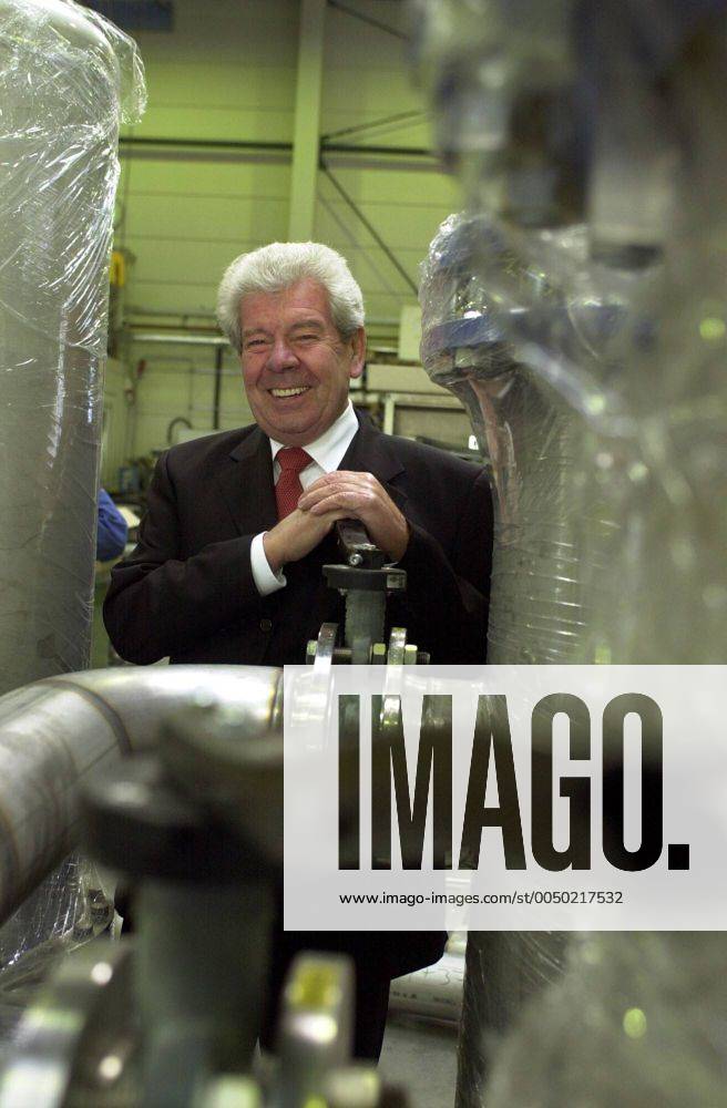 Hugo Rossmann (GER Geschäftsführender Gesellschafter der Hugo Rossmann Apparatebau GmbH) in der Produktionshalle seines Unternehmens