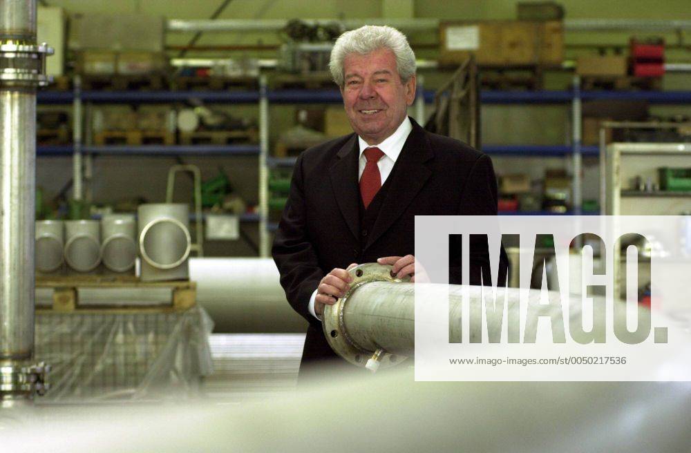 Hugo Rossmann (GER Geschäftsführender Gesellschafter der Hugo Rossmann Apparatebau GmbH) in der Produktionshalle seines Unternehmens
