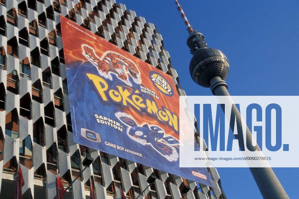 Pokemon-Werbung an der Galeria Kaufhof in Berlin