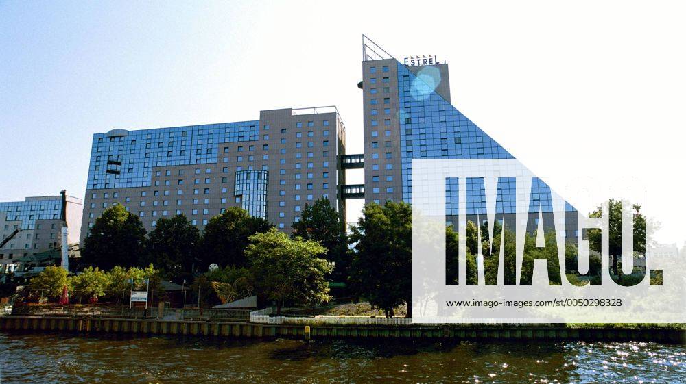 Estrel Hotel & Convention Center am Spreeufer von Berlin-Neukölln
