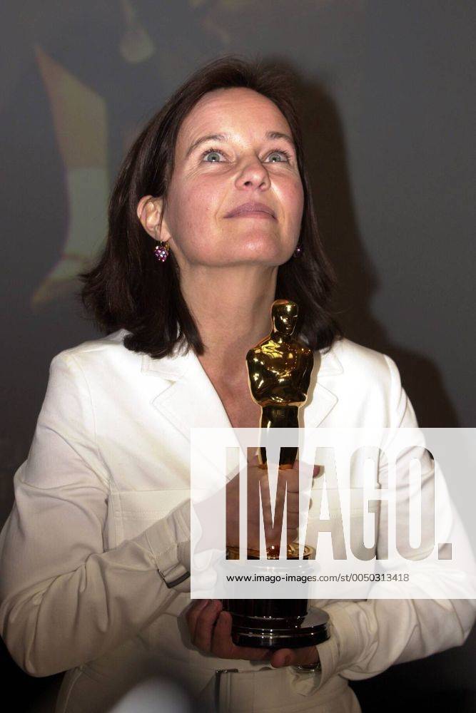 Regisseurin Caroline Link (GER) erhält den Oscar für ihren Film -Nirgendwo in Afrika- in München