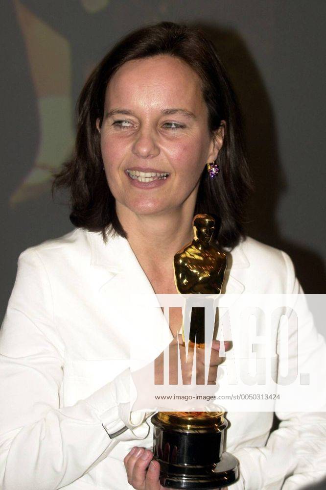Regisseurin Caroline Link (GER) erhält den Oscar für ihren Film -Nirgendwo in Afrika- in München