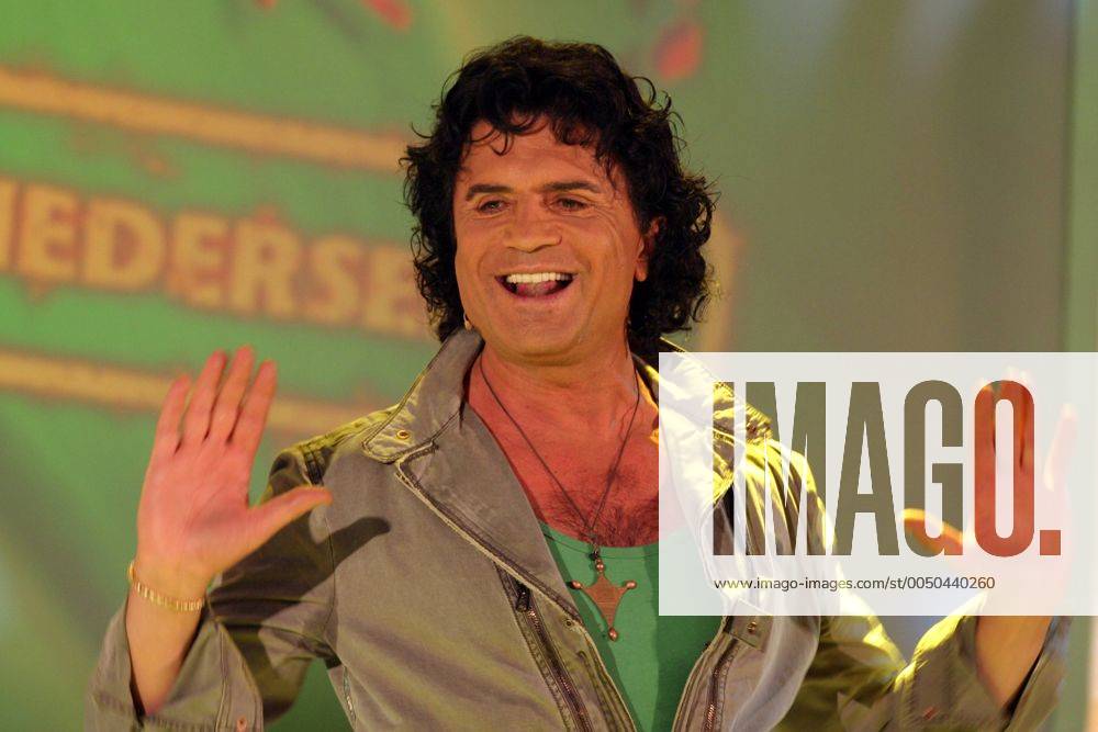 Sänger Costa Cordalis (GRE) während der RTL-Fernsehshow ICH BIN EIN STAR...! DAS GROSSE WIEDERSEHEN