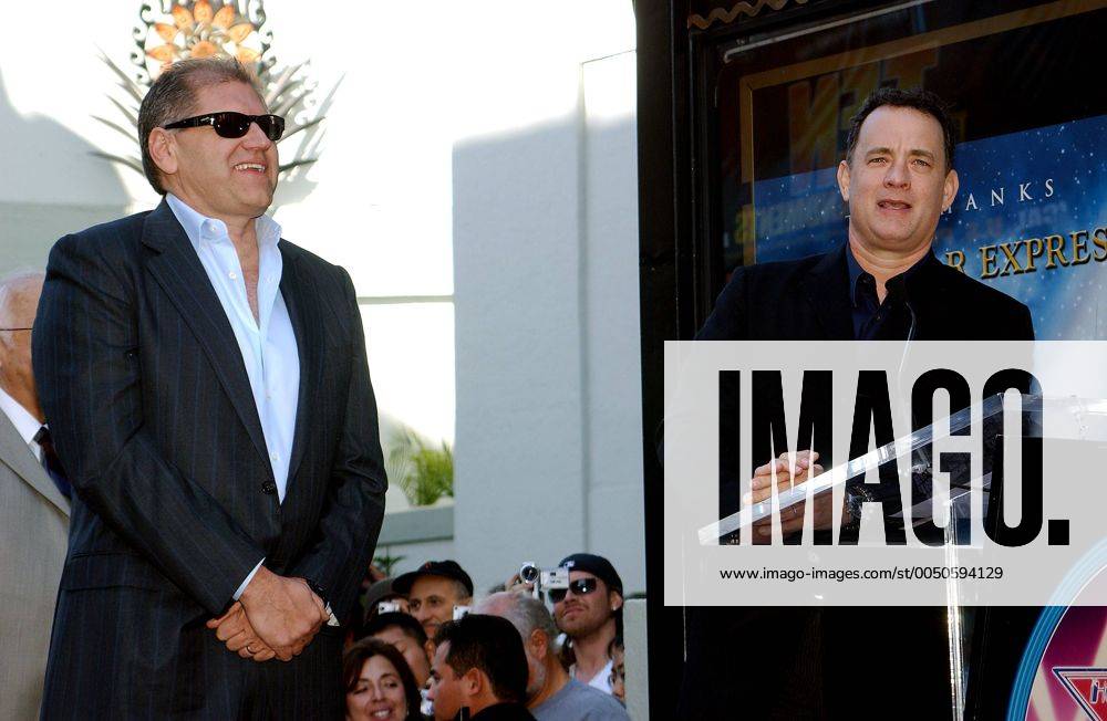 Filmproduzent Robert Zemeckis (li., USA) und Schauspieler Tom Hanks (re., USA) anlässlich der Ehrung von Robert Zemeckis im Walk Of Fame in Hollywood