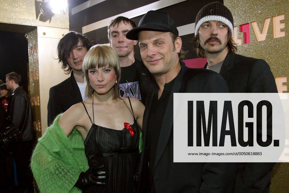 Sängerin Mieze (GER Mia) mit ihrer Band anlässlich der Preisverleihung EinsLive Krone 2004 des Radiosenders EinsLive in Oberhausen