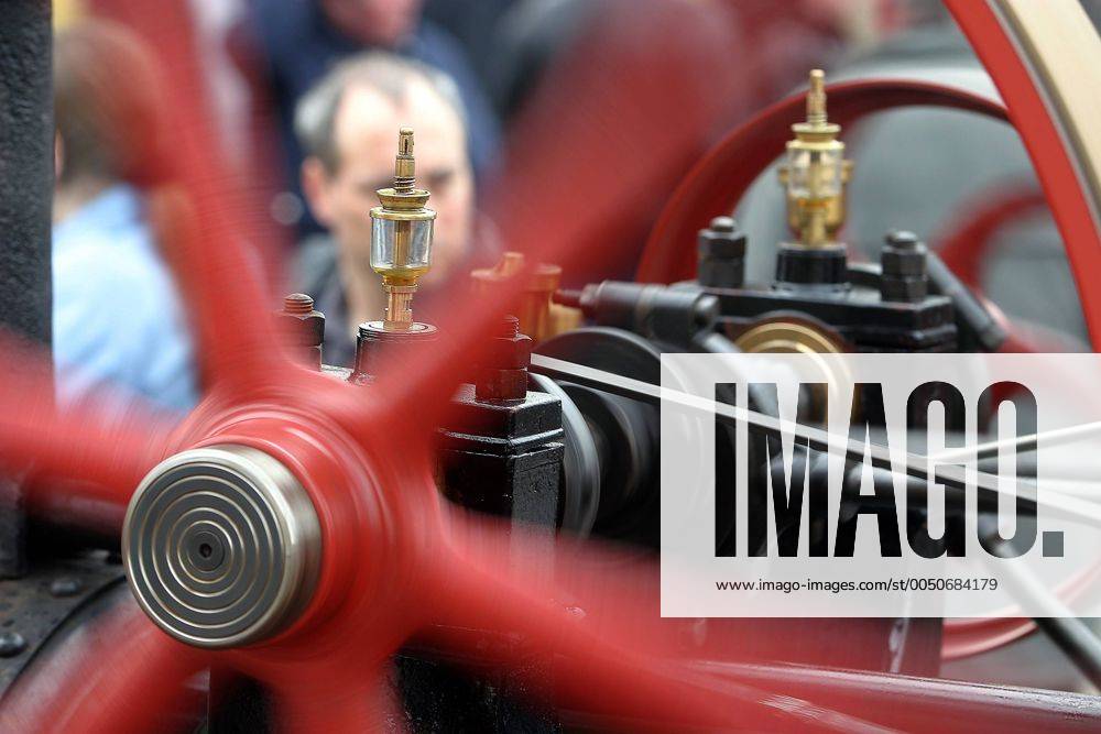 Detail einer historischen Dampfmaschine auf dem 2. Koblenzer Dampfspektakel
