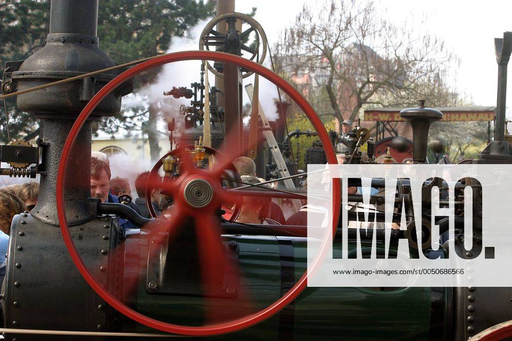 Historische Dampfmaschine auf dem 2. Koblenzer Dampfspektakel
