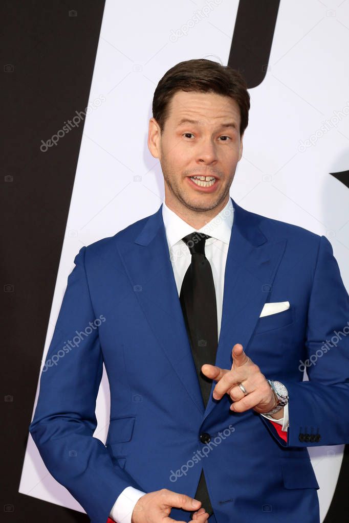 LOS ANGELES - APR 3: Ike Barinholtz at the "Blockers" Premiere at Village Theater on April 3, 2018 in Westwood, CA