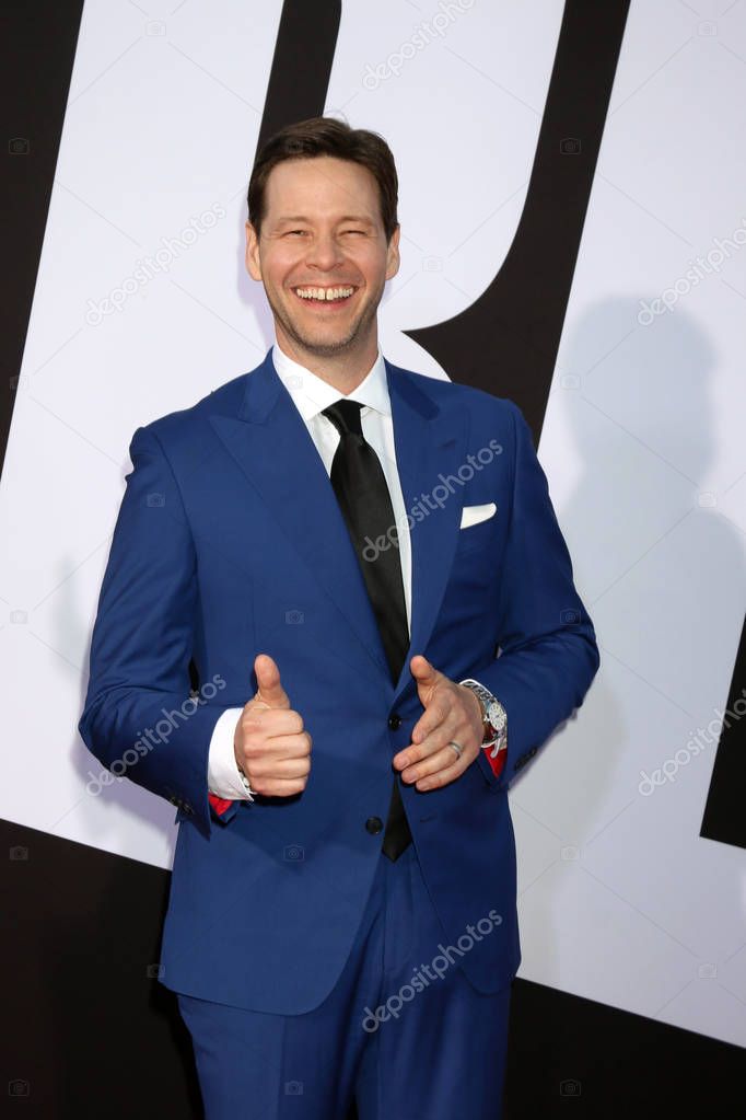 LOS ANGELES - APR 3: Ike Barinholtz at the "Blockers" Premiere at Village Theater on April 3, 2018 in Westwood, CA