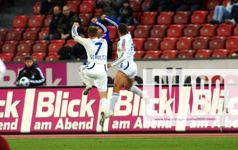 Fussball Super League Grasshopper Club Zürich - AC Bellinzona 7:0 Torjubel Alain Schultz (li) und Davide Calla (Grasshopper) o0 Sponsor, Werbepartner, Werbung, Wirtschaft Blick