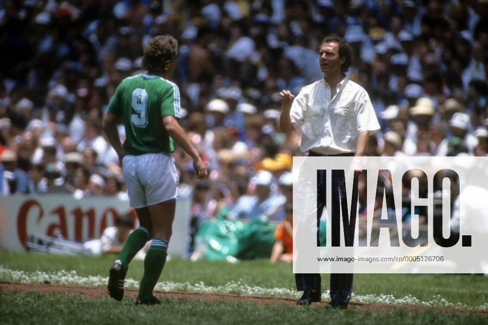 Teamchef Franz Beckenbauer (re.) und Rudi Völler (beide BR Deutschland) Fußball WM Herren WM Finale 1986, Länderspiel, Nationalteam, Nationaltrikot, BRD Gruppe Mexiko City