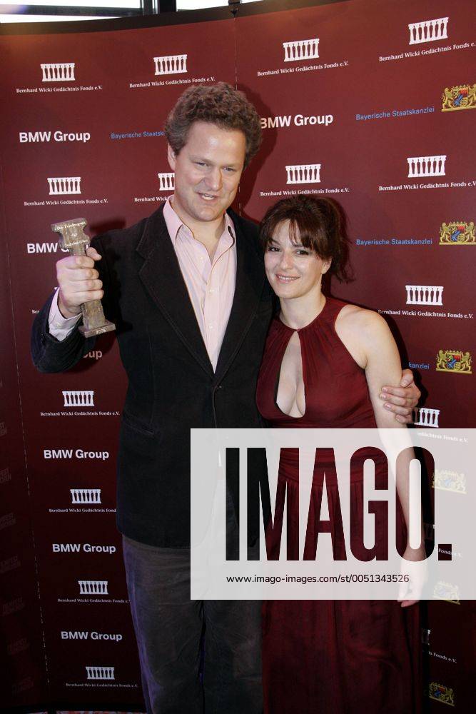 Preisträger Florian Henckel von Donnersmarck (GER Regisseur) und Schauspielerin Martina Gedeck (GER) anlässlich der Verleihung des Bernhard-Wicki-Preises 2006 - Die Brücke - im Rahmen des Filmfestes in München