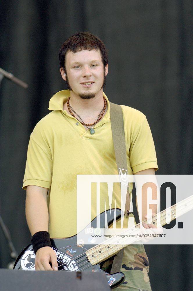 Bassist Schlagi (GER Killerpilze) während eines Auftritts anlässlich Open Air Festivals - Oben Ohne - in München