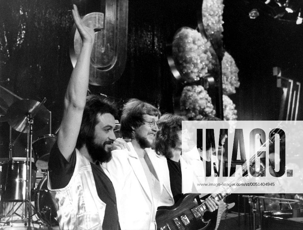V.l.n.r.: Drummer Frank Hille, Keyboarder Franz Bartsch, Gitarrist Hansi Biebl und Bassist Michael Kaszubowski (alle GDR 4 PS) während des 6. Internationalen Schlagerfestivals im Kulturpalast Dresden