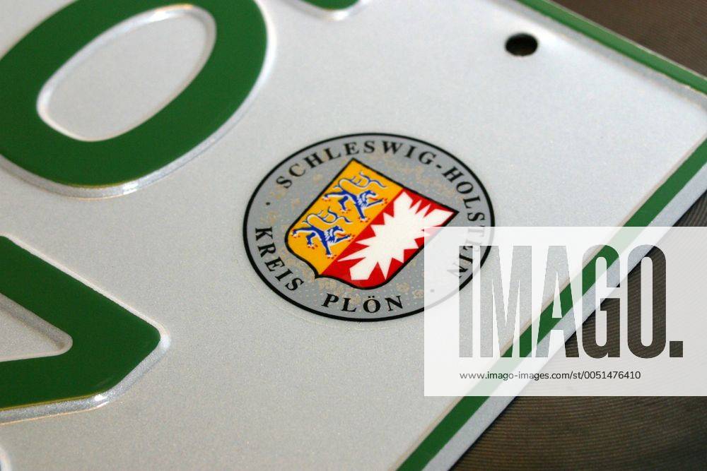 Kennzeichen für steuerbefreite Kraftfahrzeuge mit Zulassungsplakette des Kreises Plön in Schleswig Holstein