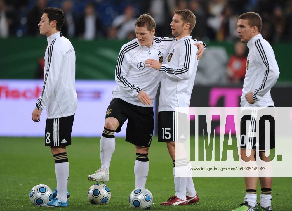 Fussball Länderspiel, Testspiel, DEUTSCHLAND - ELFENBEINKÜSTE 2-2, v.re. Lukas Podolski (Deutschland), Thomas Hitzlsperger (Deutschland), Bastian Schweinsteiger (Deutschland) und Mesut Özil (Deutschland)