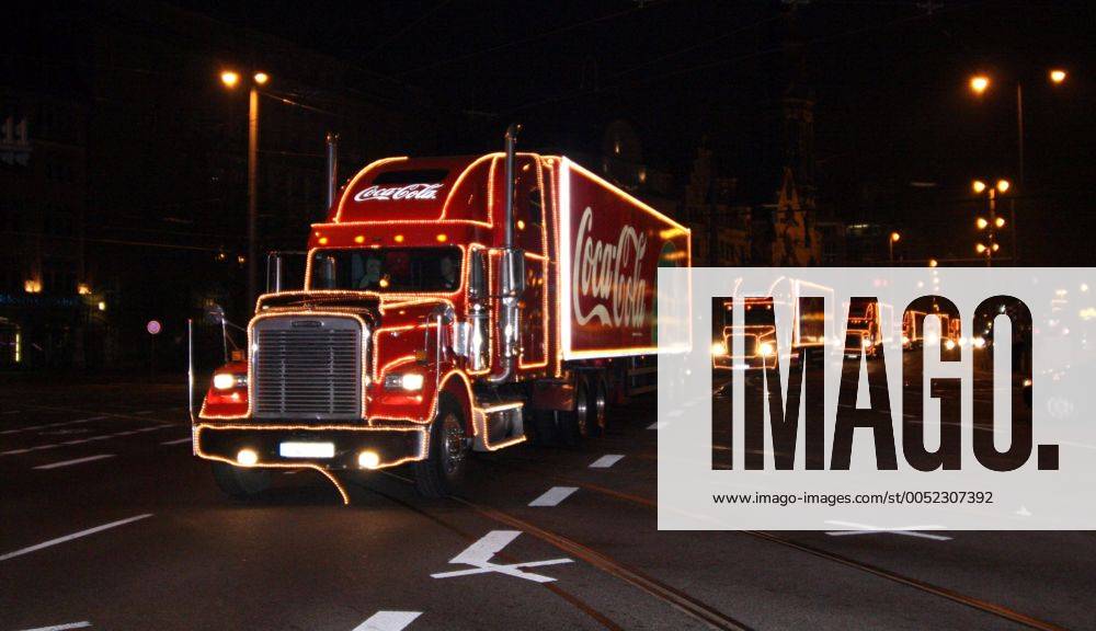 Coca Cola Weihnachtstrucks fahren anlässlich des Finales der Coca Cola Weihnachtstour durch Leipzig