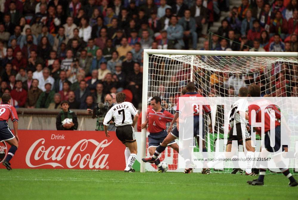 Andreas Möller (Deutschland, 7) erzielt gegen die USA das Tor zum 1:0 Fußball WM Herren WM 1998, Länderspiel, Nationalteam, Nationaltrikot, Deutschland - USA 2:0 Totale Paris