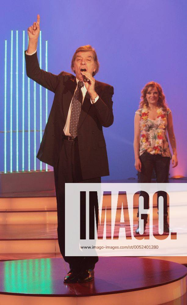 Sänger Bata Illic anlässlich der NDR-Fernsehsendung - Aktuelle Schaubude - in Hamburg