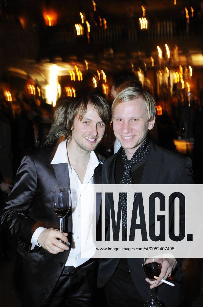 Axel Schreiber gestorben Schauspieler Axel Schreiber (li.) und Schauspieler Robert Stadlober anlässlich der Abschlussparty zu den 58. Internationalen Filmfestspielen in Berlin