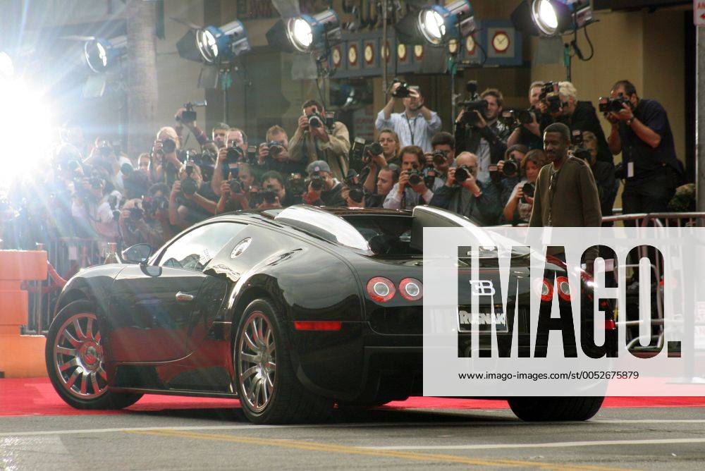 Schwarzer Bugatti Veyron by Rusnak-Sportwagen während der Premiere von - Mission Impossible 3 - in Hollywood