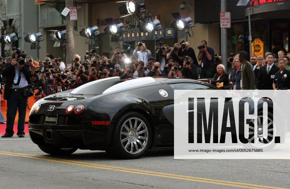Schwarzer Bugatti Veyron by Rusnak-Sportwagen während der Premiere von - Mission Impossible 3 - in Hollywood