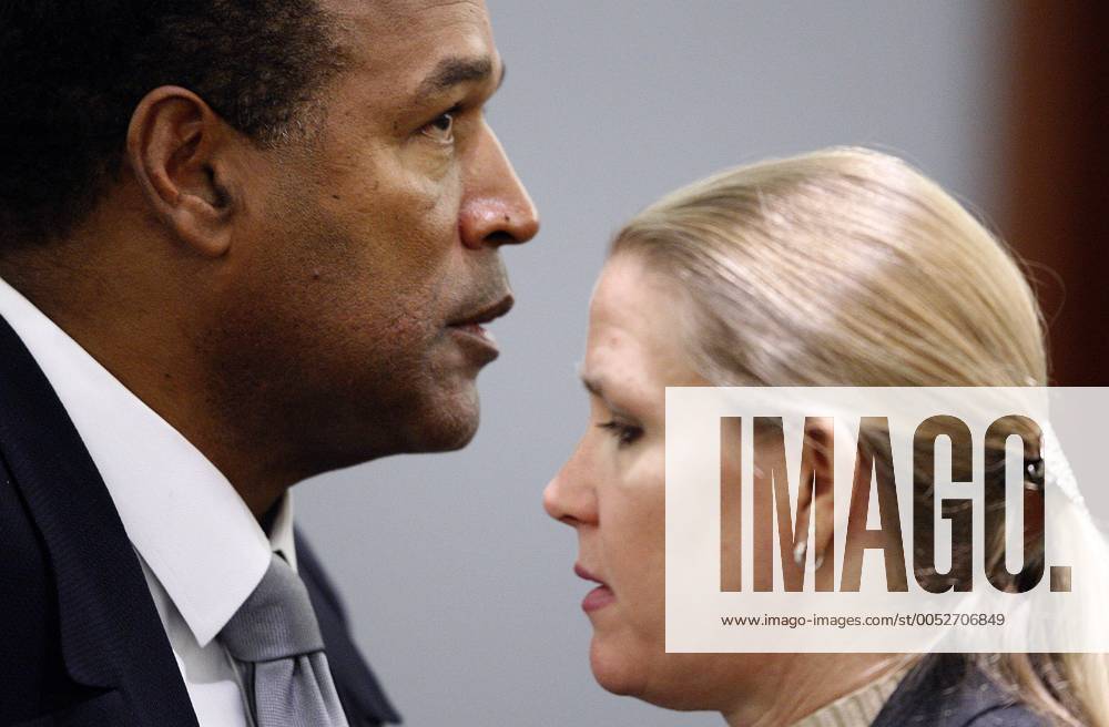 O.J. Simpson und Patricia Jones während einer Gerichtsverhandlung in Las Vegas - (WAX2008082205)