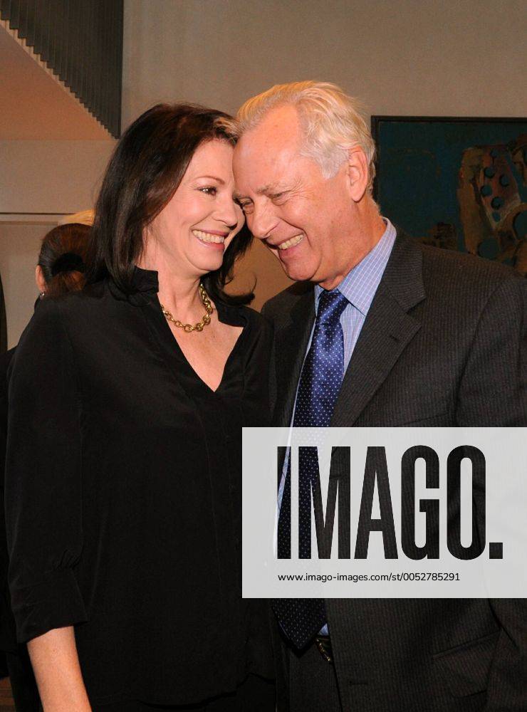 Schauspielerin Iris Berben und Autor Uwe Karsten Heye anlässlich des Ausstellungsprojektes - Gesicht Zeigen - in Schwanenwerder