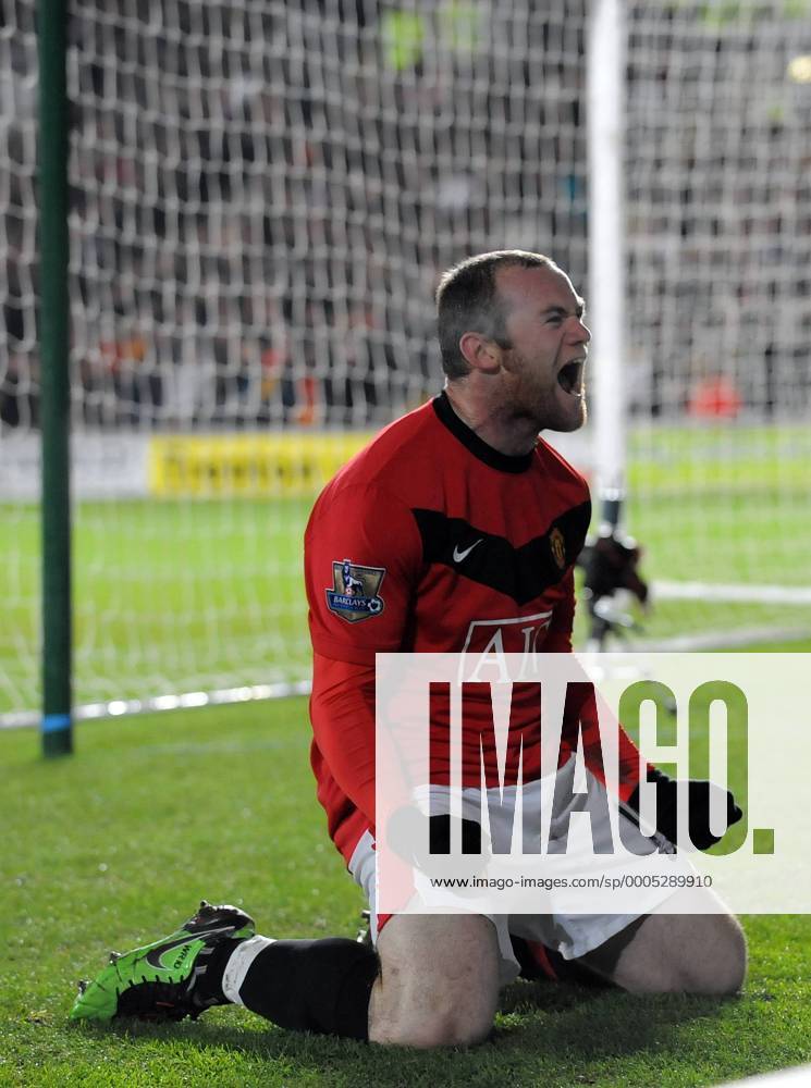 Wayne Rooney of Manchester United celebrates the second goal --- Premier League: Hull City (orange) vs. Manchester United (red), 27th December, 2009 . o0 Jubel Freude