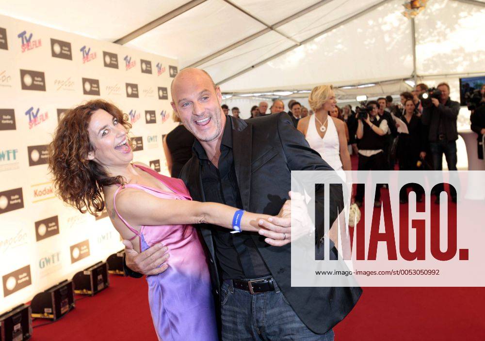 Schauspielerin Isabel Varell und Schauspieler Simon Licht anlässlich des Studio Hamburg Nachwuchspreises 2009 in Hamburg