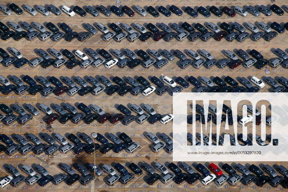 DEU, Deutschland, Bochum, Auslieferungsparkplatz für Astra und Zafira Neuwagen des Opelwerkes
