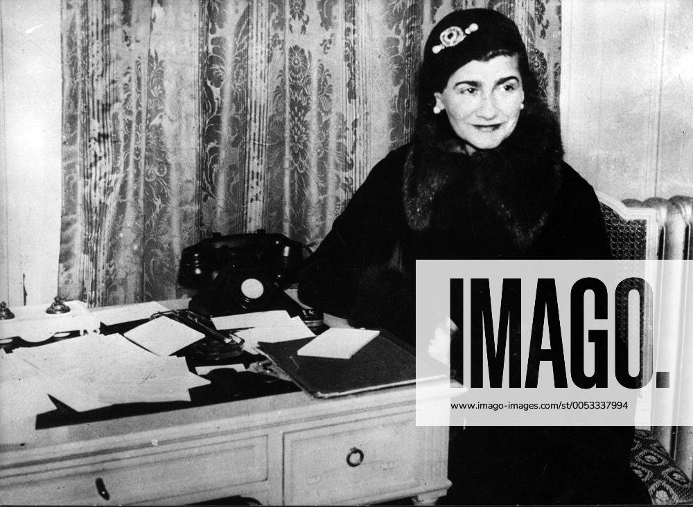 IMAGO ICONS: Coco Chanel Feb 23, 1932 - London, England, UK - (File Photo) COCO CHANEL (born Gabrielle Bonheur Chanel) was a pioneering French fashion designer whose modernist philosophy, menswear-inspired fashions, and pursuit of expensive simplicity made her arguably the most important figure in the history of 20th-century fashion. Her influence on haute couture was such that she was the only person in the field to be named on TIME Magazine s 100 most influential people of the 20th century. PICTURED: COCO CHANEL on a trip to London. London UK - ZUMAk09