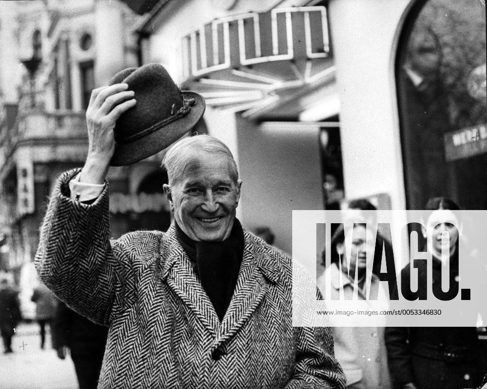 MAURICE CHEVALIER London UK - ZUMAk09