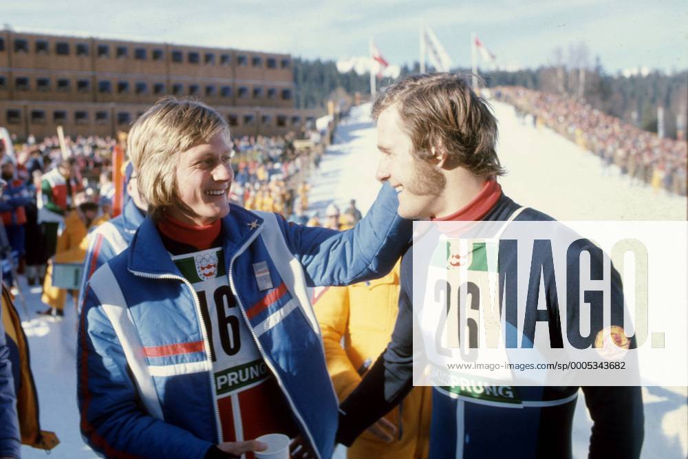 Pal Schjetne (Norwegen, li.) gratuliert Ulrich Wehling (DDR) Nordische Kombination OS Winter Herren Olympische Spiele 1976, Winterspiele, Ski Nordisch, Skisport, Gruppe Innsbruck Freude,